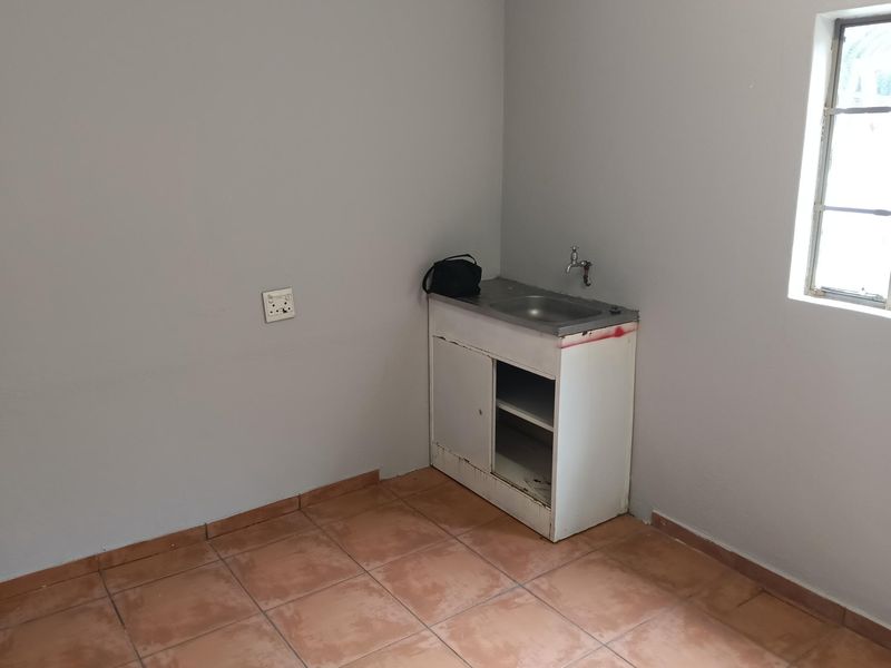 Office to let in The Tannery Industrial Park - Photo 6