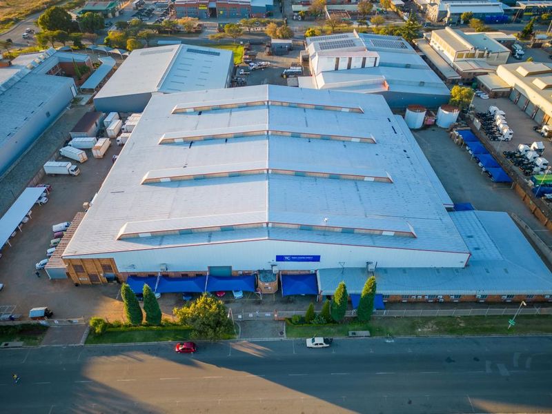 8,767 m2 Tenanted Warehouse Investment For Sale | Aeroton - Photo 2