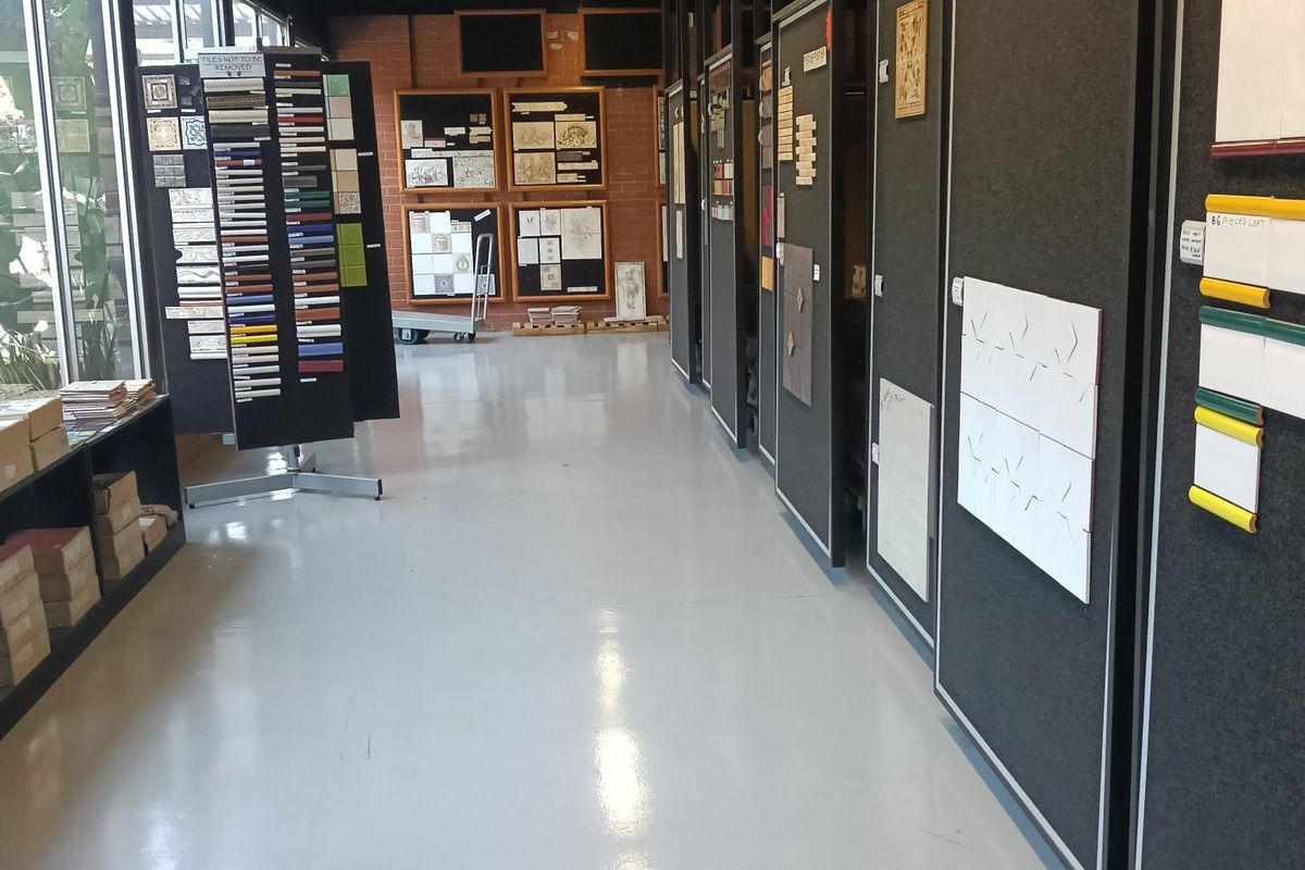 Showroom with storage and offices to let - Photo 5