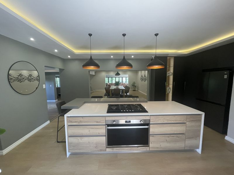 Exceptional 7-Bedroom Riverside Estate on 2.2 Hectares – Luxury, Space & Off-Grid Capability - Photo 10