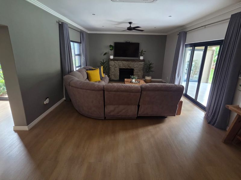 Exceptional 7-Bedroom Riverside Estate on 2.2 Hectares – Luxury, Space & Off-Grid Capability - Photo 7