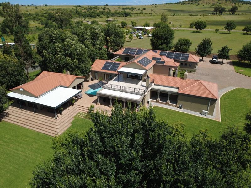 Exceptional 7-Bedroom Riverside Estate on 2.2 Hectares – Luxury, Space & Off-Grid Capability - Photo 4