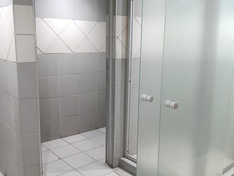 Warehouse to let - Photo 10