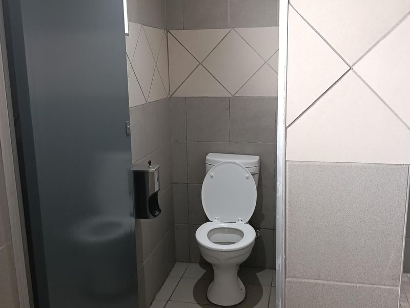 Warehouse to let - Photo 7