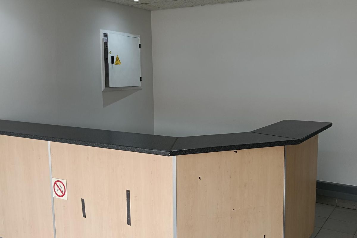 Warehouse to let - Photo 3