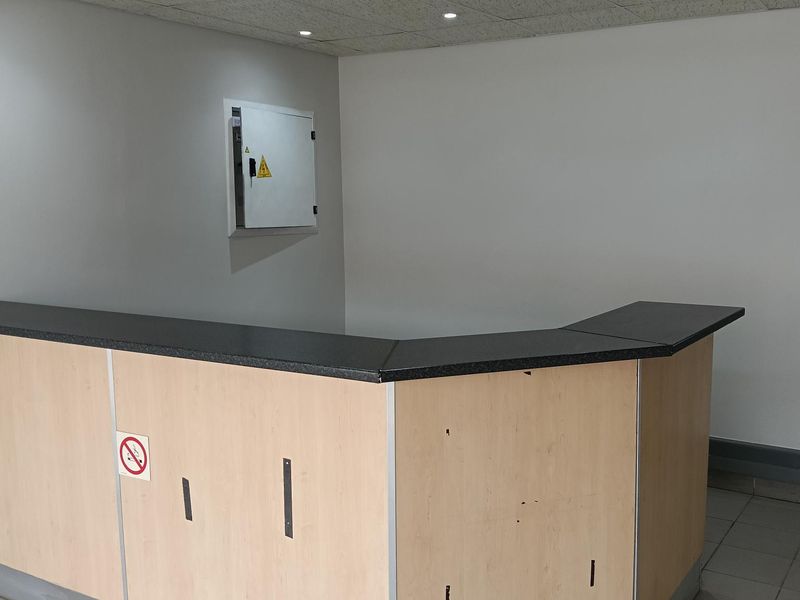 Warehouse to let - Photo 3