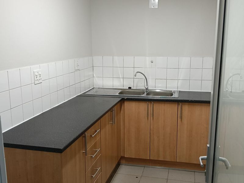 Warehouse to let - Photo 5