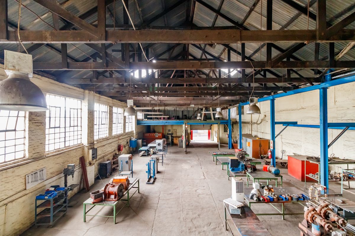 Starting to bid from R2 495 000.00 !!! Live Online Auction! Non-Distressed Auction - Photo 2