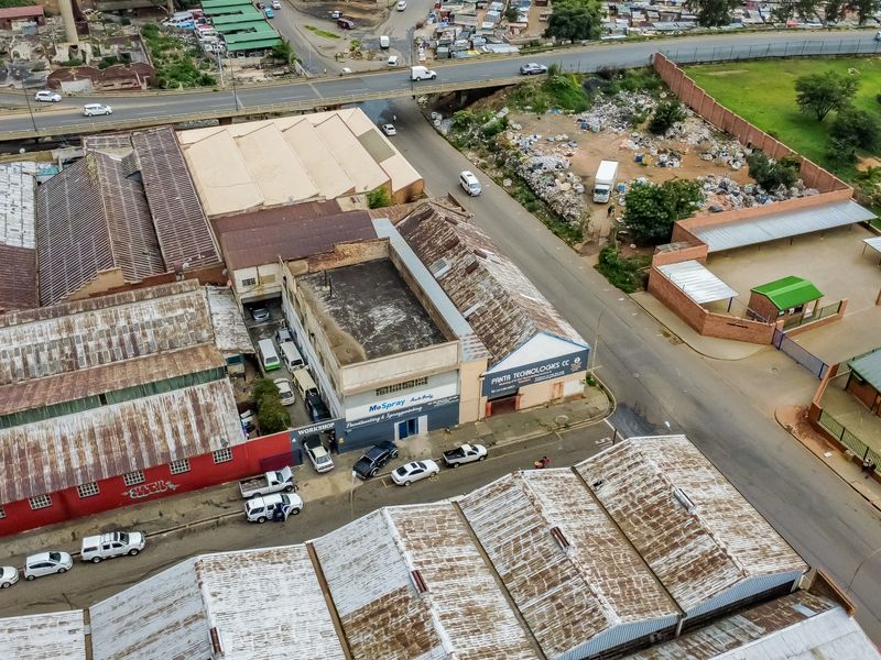 Starting to bid from R2 495 000.00 !!! Live Online Auction! Non-Distressed Auction - Photo 10