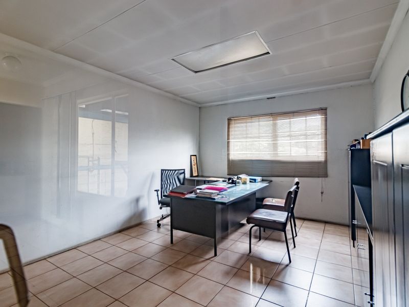 Starting to bid from R2 495 000.00 !!! Live Online Auction! Non-Distressed Auction - Photo 8