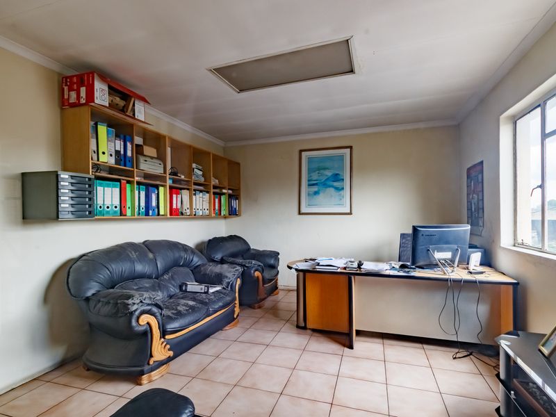 Starting to bid from R2 495 000.00 !!! Live Online Auction! Non-Distressed Auction - Photo 7