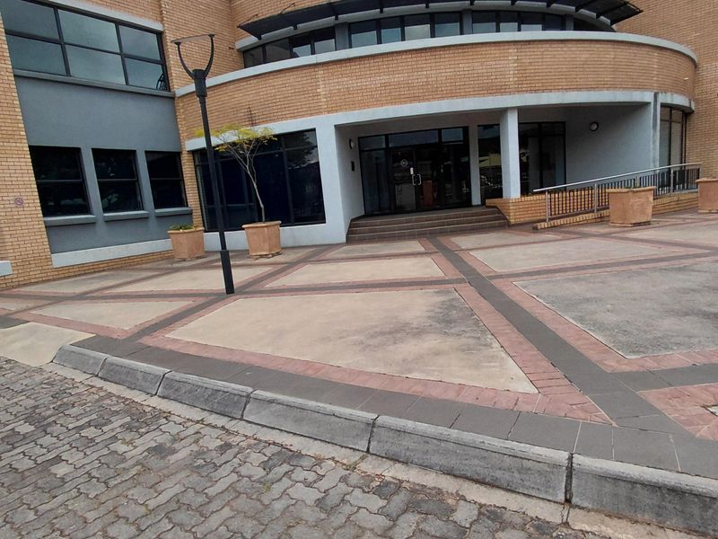 Large Beautiful Freestanding Building in Arcadia - Photo 3