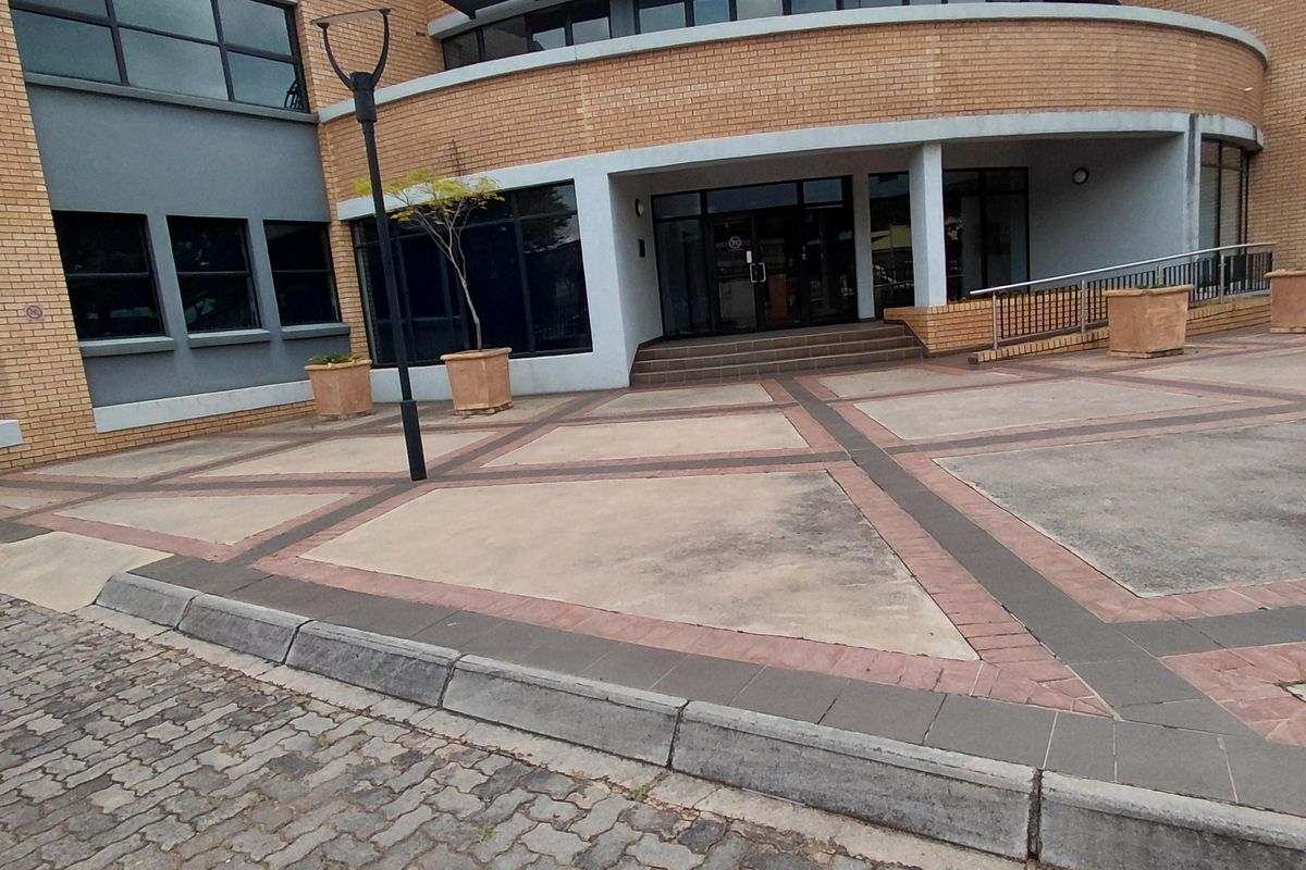 Large Beautiful Freestanding Building in Arcadia - Photo 3