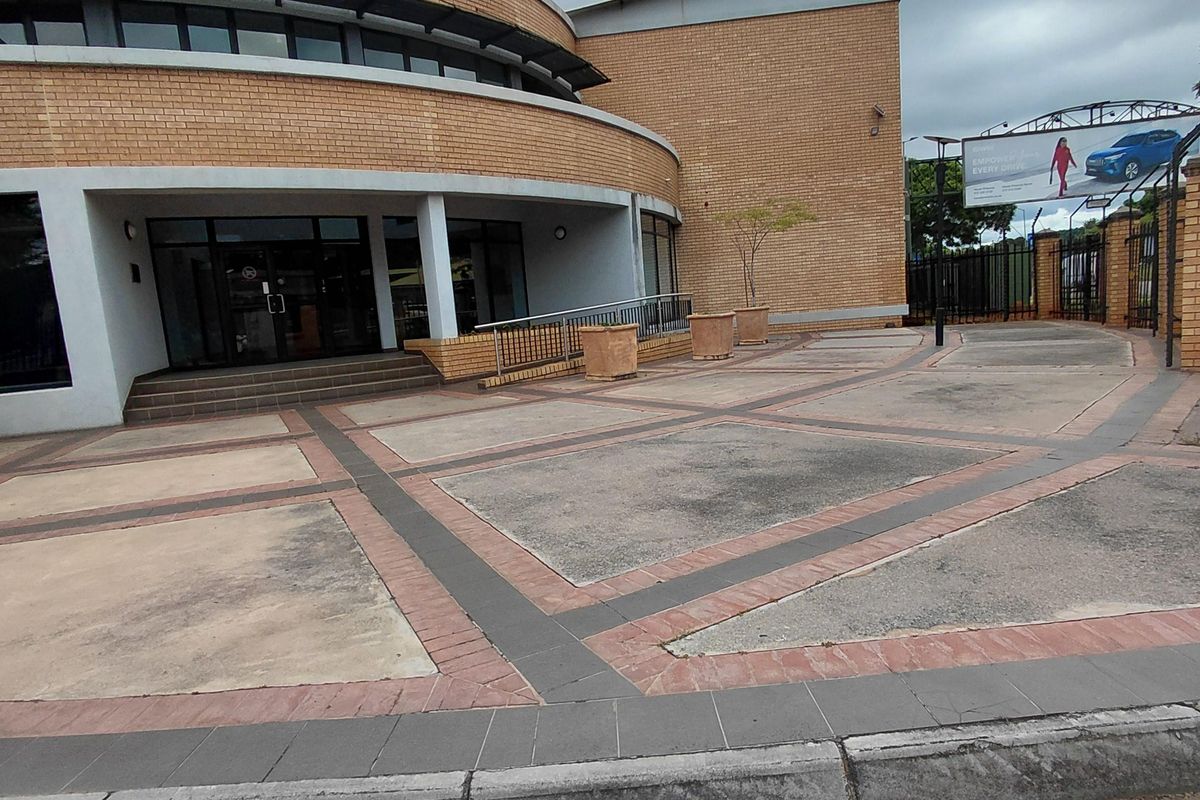 Large Beautiful Freestanding Building in Arcadia - Photo 4