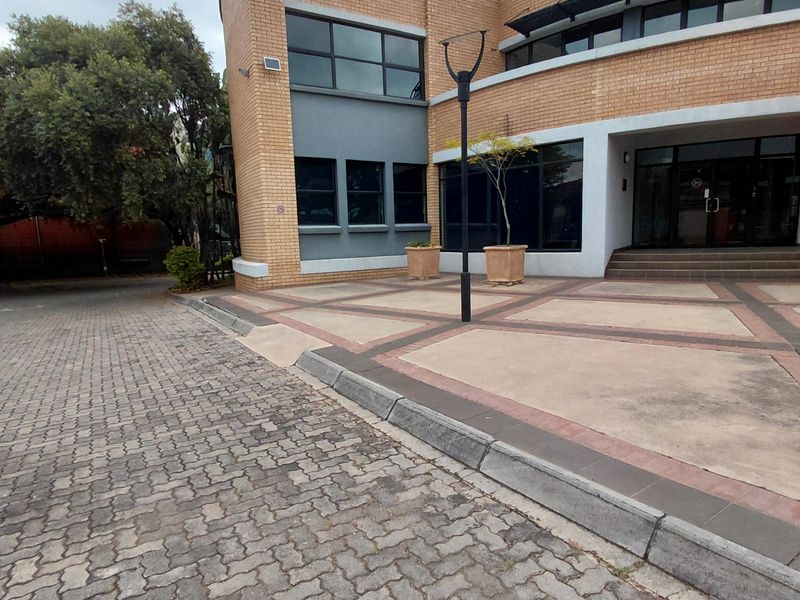 Large Beautiful Freestanding Building in Arcadia - Photo 5