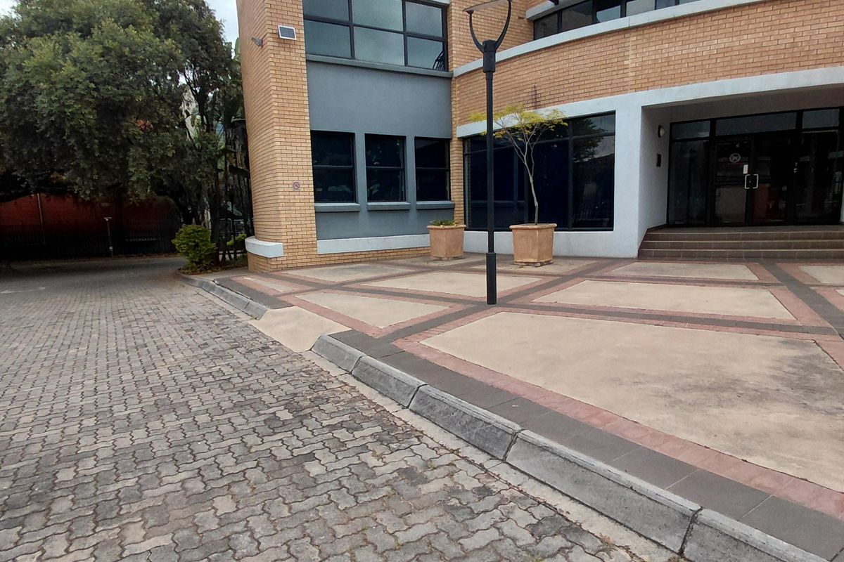 Large Beautiful Freestanding Building in Arcadia - Photo 5