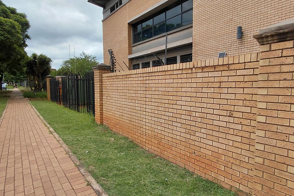 Large Beautiful Freestanding Building in Arcadia - Photo 2