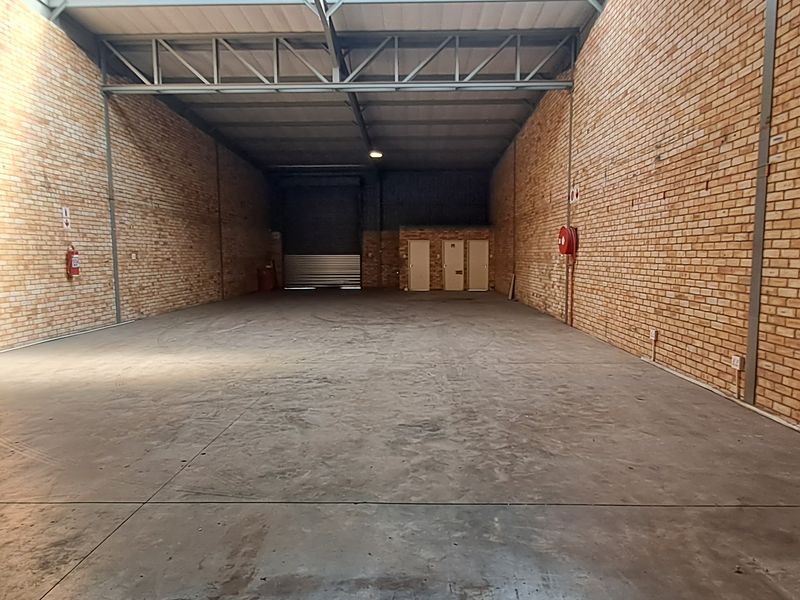 368m Warehouse Unit To Let in Grand Central Park - Photo 2
