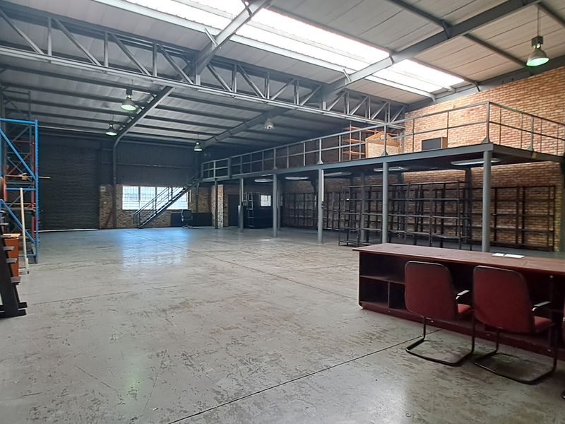 555m Warehouse to let in Grand Central Park Glen Austin - Photo 2