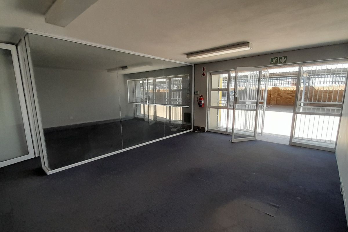555m Warehouse and Office Unit To Let in Grand Central Park - Photo 4