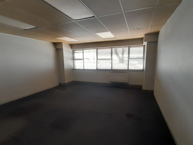 555m Warehouse and Office Unit To Let in Grand Central Park - Photo 7