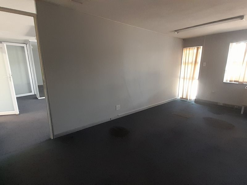 555m Warehouse and Office Unit To Let in Grand Central Park - Photo 3