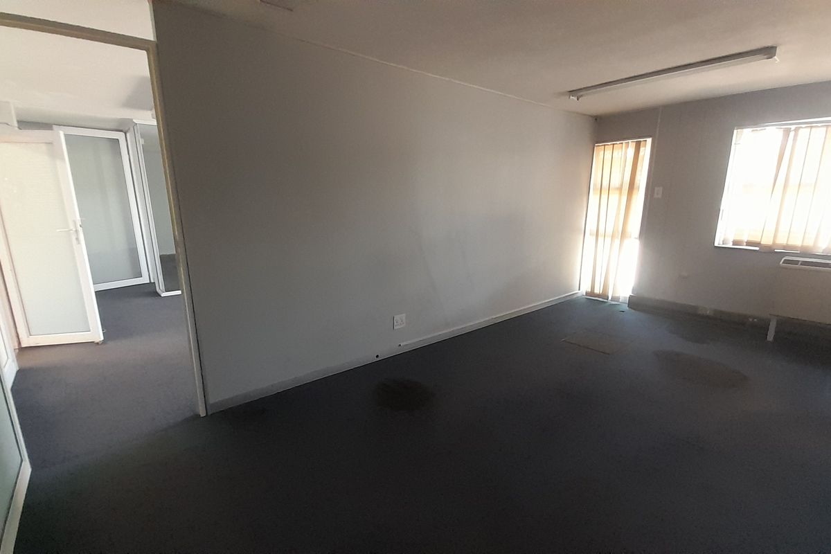 555m Warehouse and Office Unit To Let in Grand Central Park - Photo 3