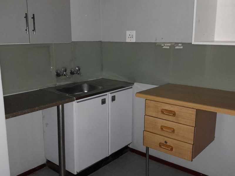 555m Warehouse and Office Unit To Let in Grand Central Park - Photo 2