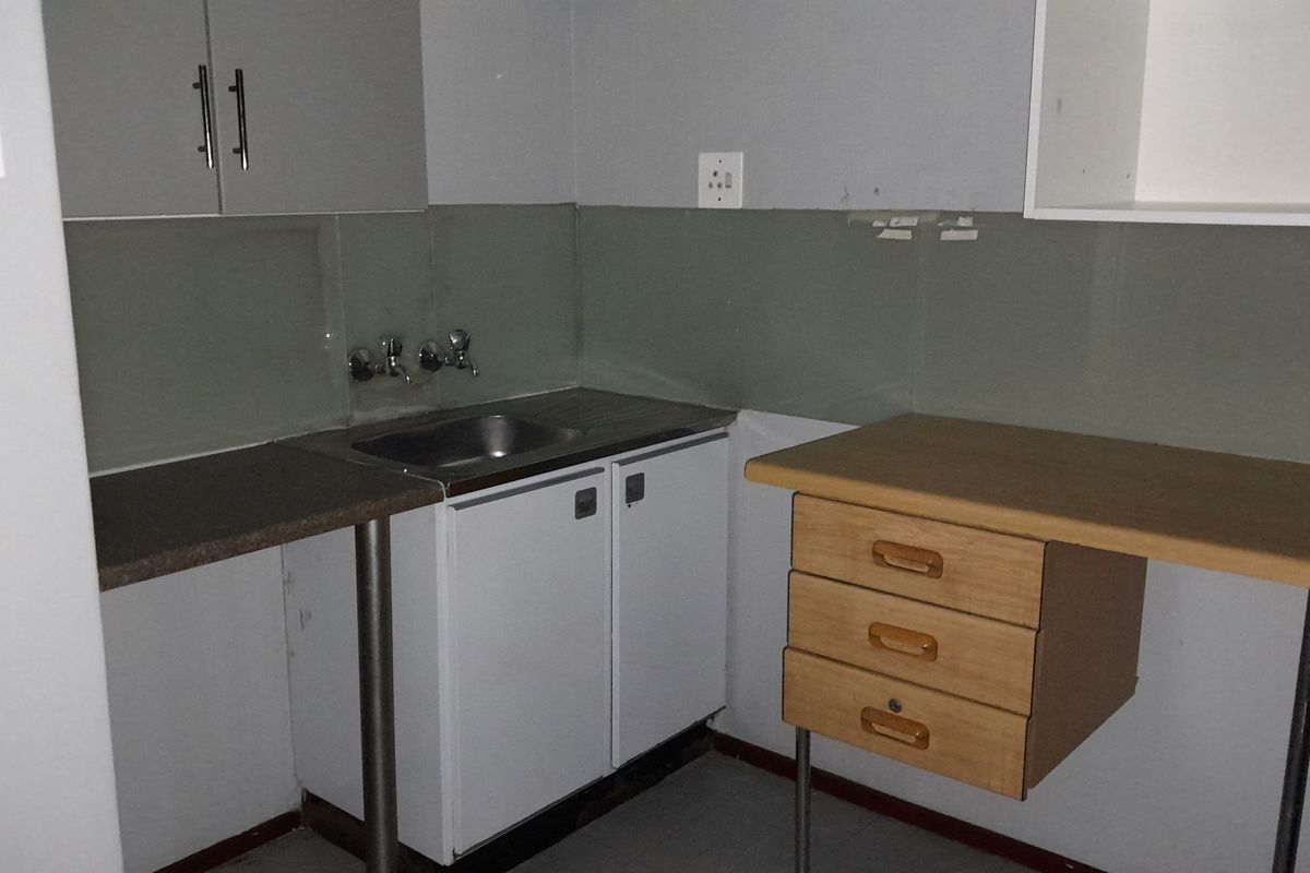 555m Warehouse and Office Unit To Let in Grand Central Park - Photo 2