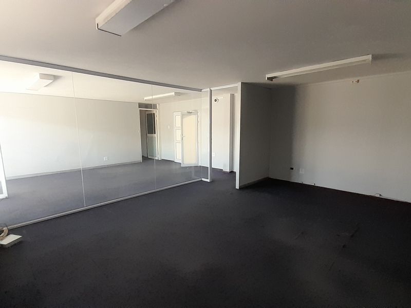555m Warehouse and Office Unit To Let in Grand Central Park - Photo 5