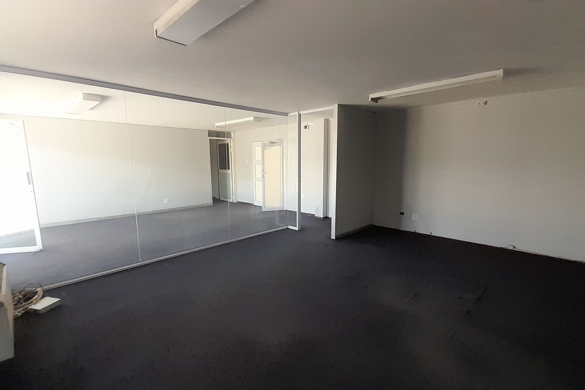 555m Warehouse and Office Unit To Let in Grand Central Park - Photo 5