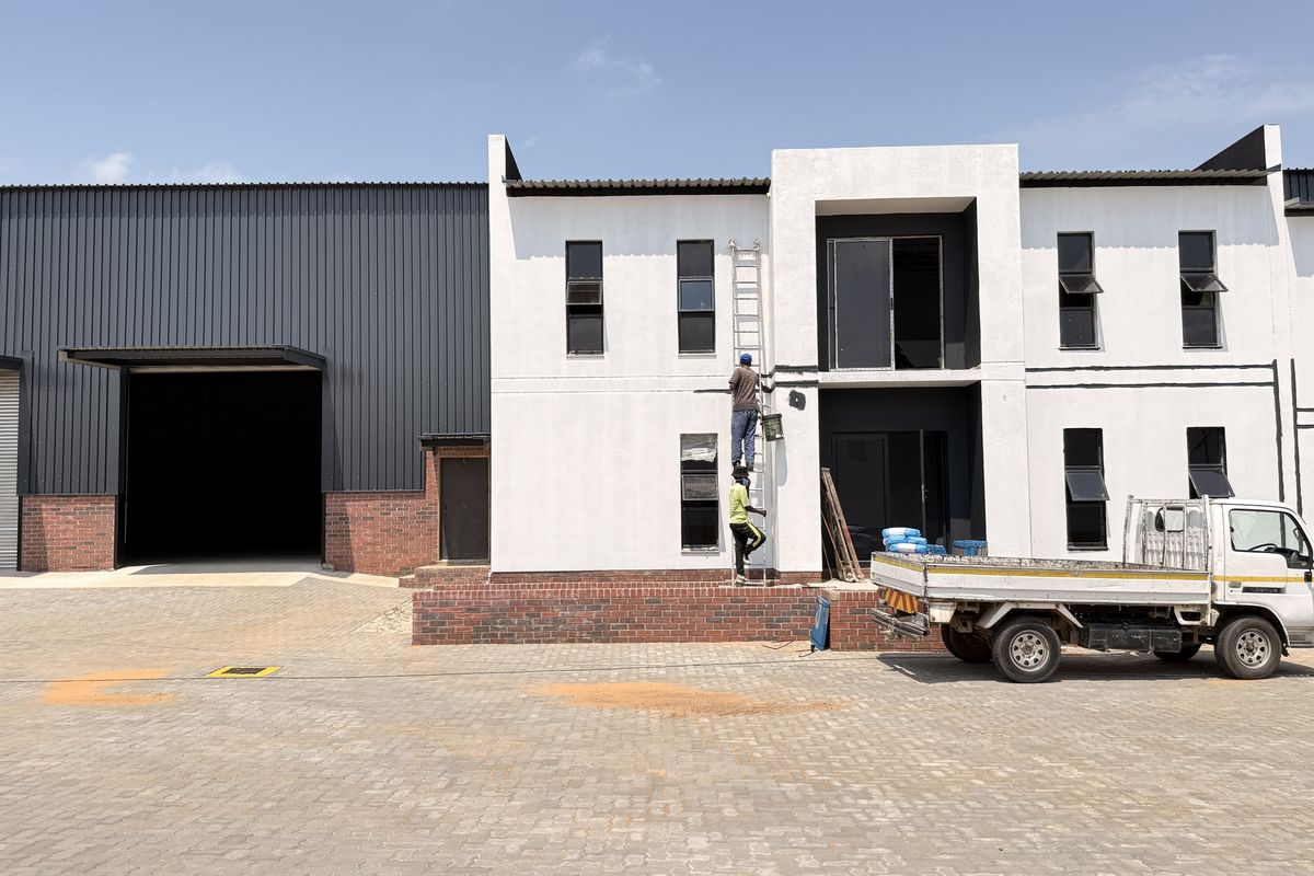 WAREHOUSE TO LET IN CENTURION - Photo 4