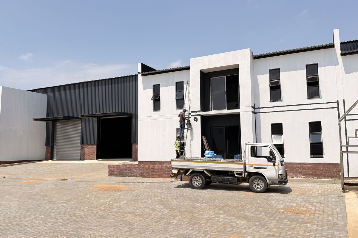 WAREHOUSE TO LET IN CENTURION - Photo 5