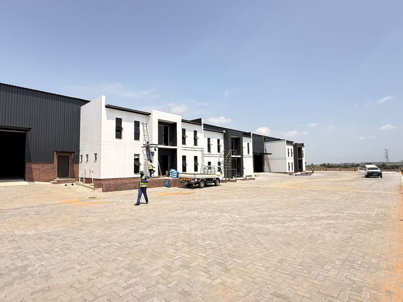 WAREHOUSE TO LET IN CENTURION - Photo 3