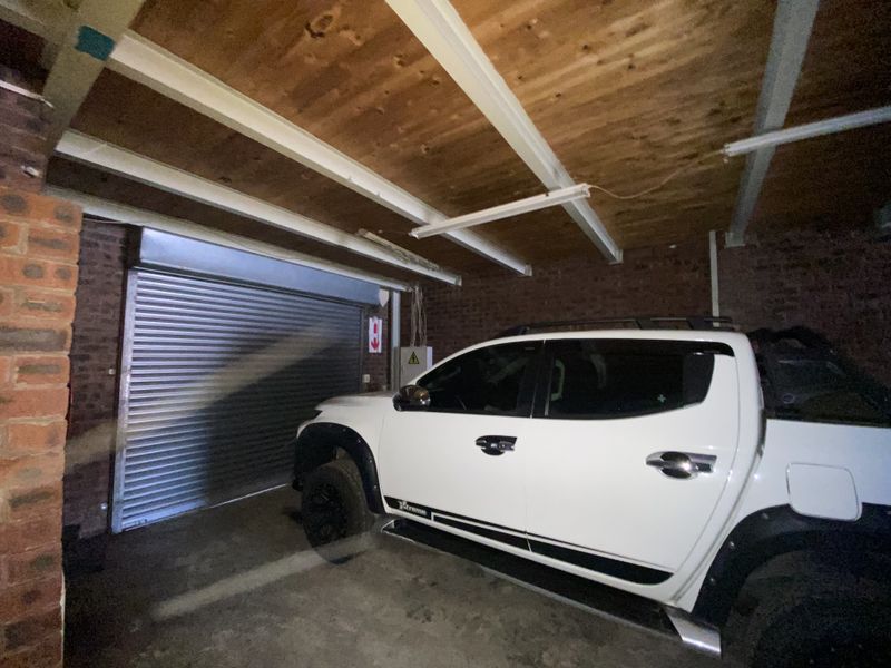 240sqm workshop in Pmb CBD for rent at R20000 per month, negotiable. Vat not applicable. - Photo 9