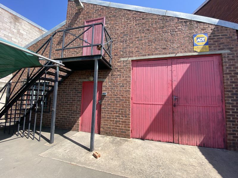 240sqm workshop in Pmb CBD for rent at R20000 per month, negotiable. Vat not applicable. - Photo 7