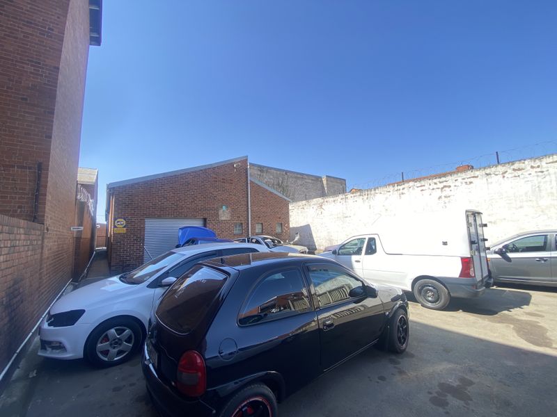 240sqm workshop in Pmb CBD for rent at R20000 per month, negotiable. Vat not applicable. - Photo 2