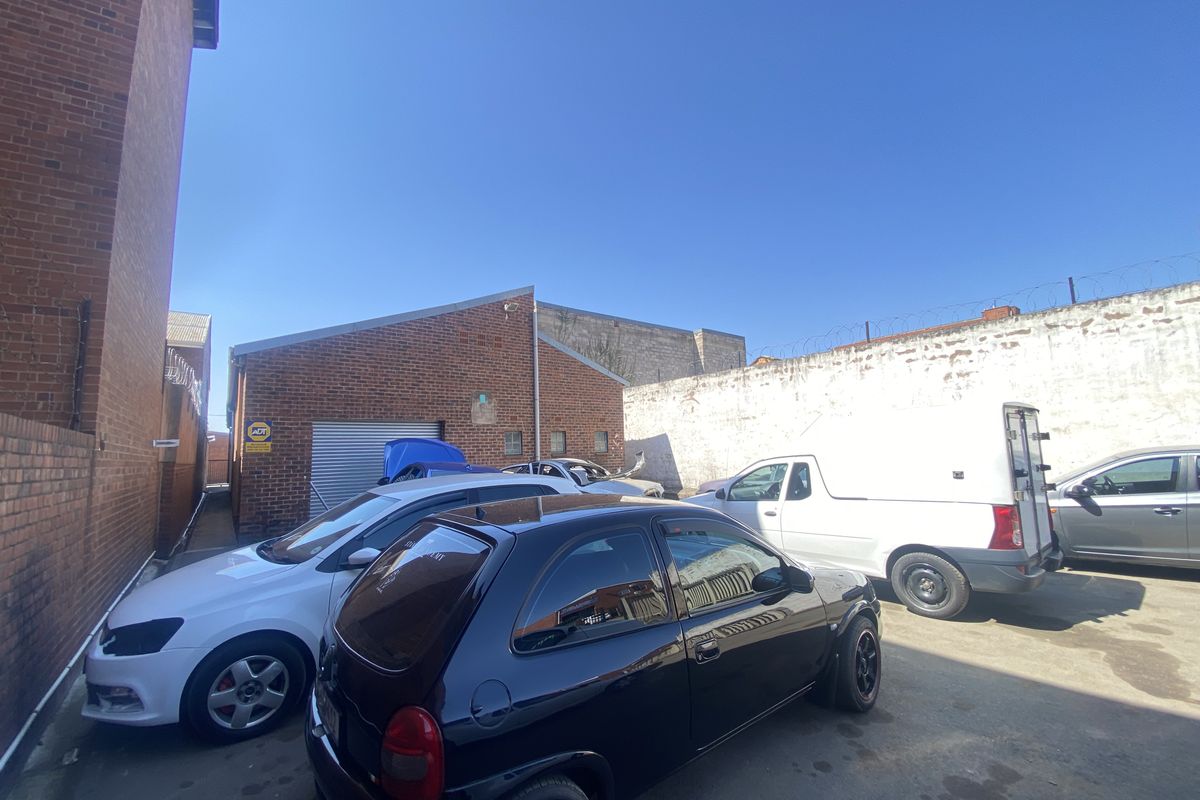 240sqm workshop in Pmb CBD for rent at R20000 per month, negotiable. Vat not applicable. - Photo 2