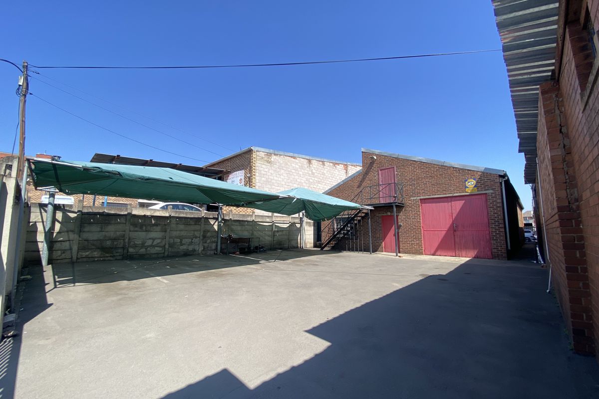 240sqm workshop in Pmb CBD for rent at R20000 per month, negotiable. Vat not applicable. - Photo 5