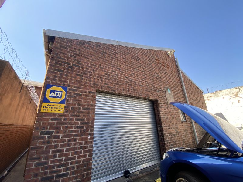 240sqm workshop in Pmb CBD for rent at R20000 per month, negotiable. Vat not applicable. - Photo 3