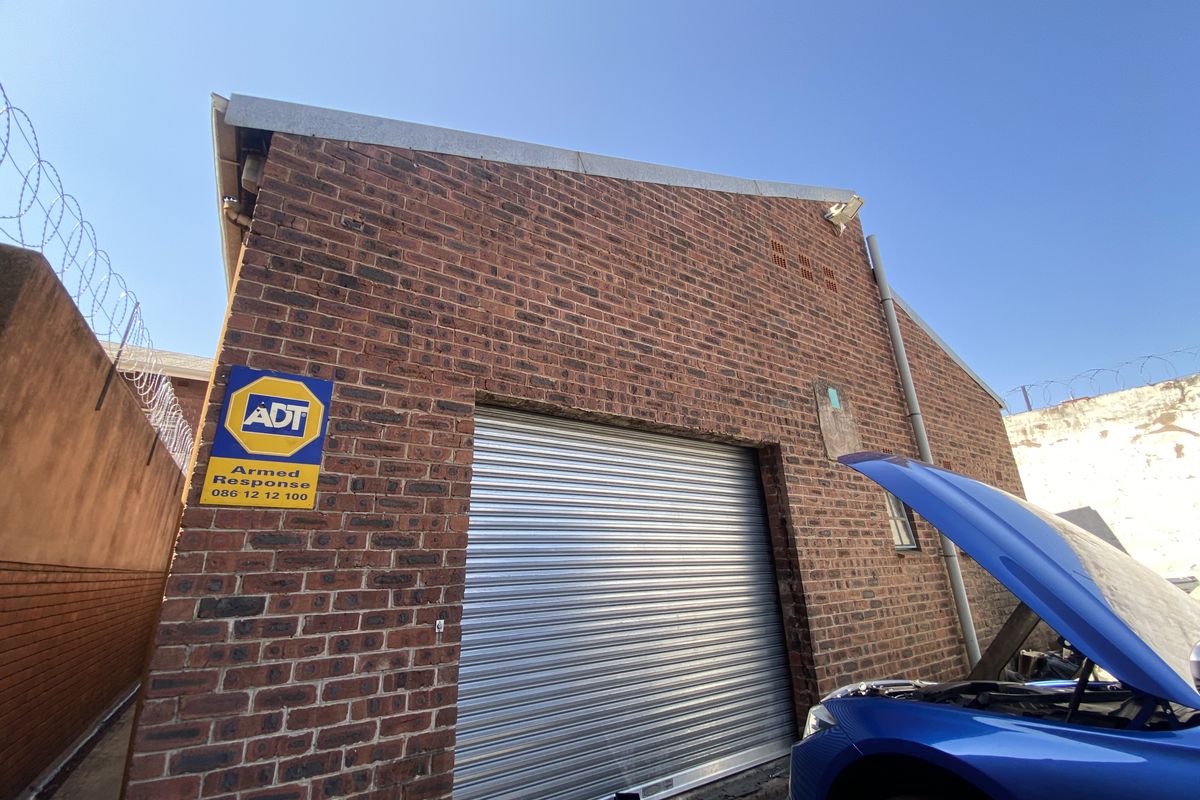 240sqm workshop in Pmb CBD for rent at R20000 per month, negotiable. Vat not applicable. - Photo 3