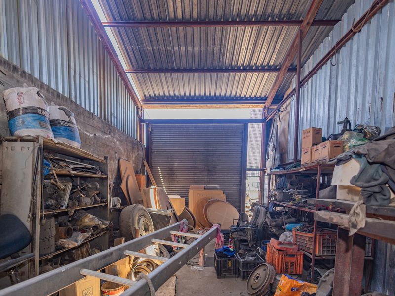 COMMERCIAL / INDUSTRIAL PROPERTY FOR SALE - Photo 4