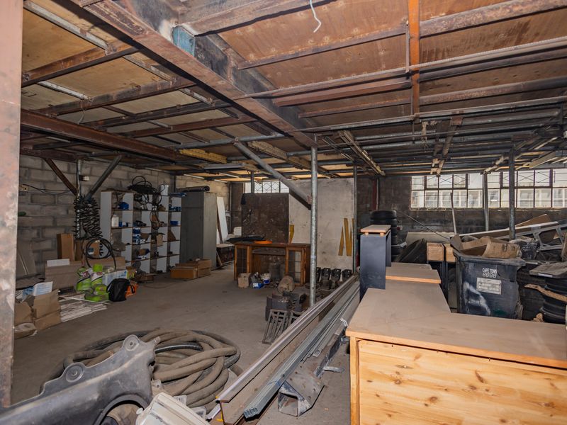 COMMERCIAL / INDUSTRIAL PROPERTY FOR SALE - Photo 10