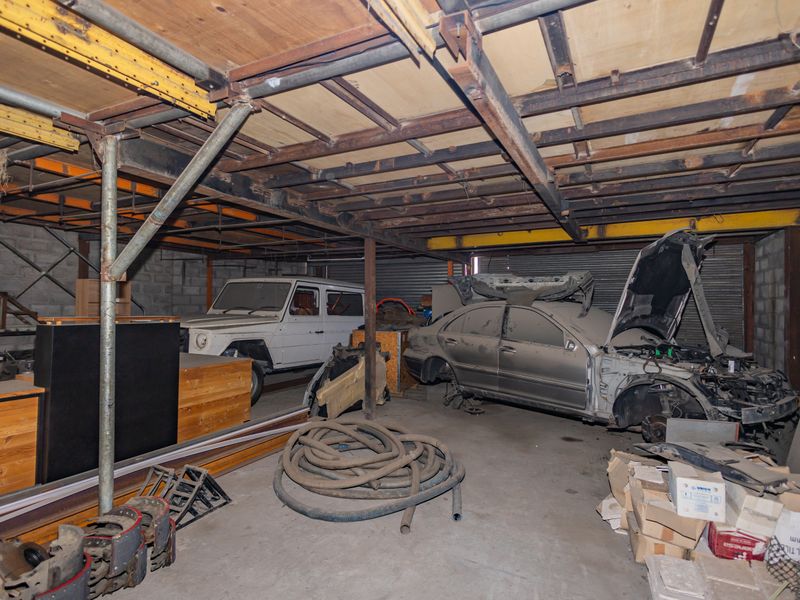 COMMERCIAL / INDUSTRIAL PROPERTY FOR SALE - Photo 7