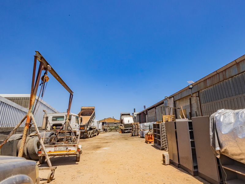 COMMERCIAL / INDUSTRIAL PROPERTY FOR SALE - Photo 5