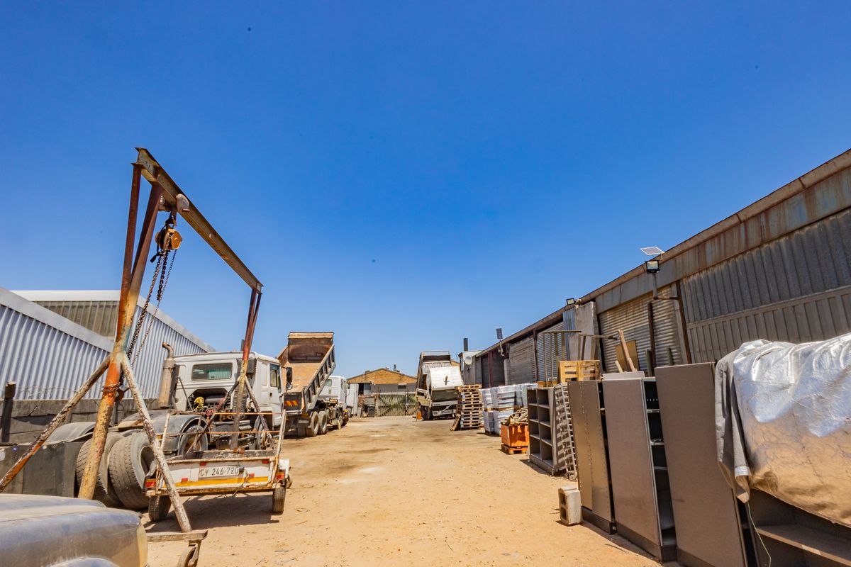 COMMERCIAL / INDUSTRIAL PROPERTY FOR SALE - Photo 5