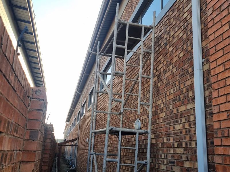 Industrial property in excellent condition with office space and workshop! - Photo 9