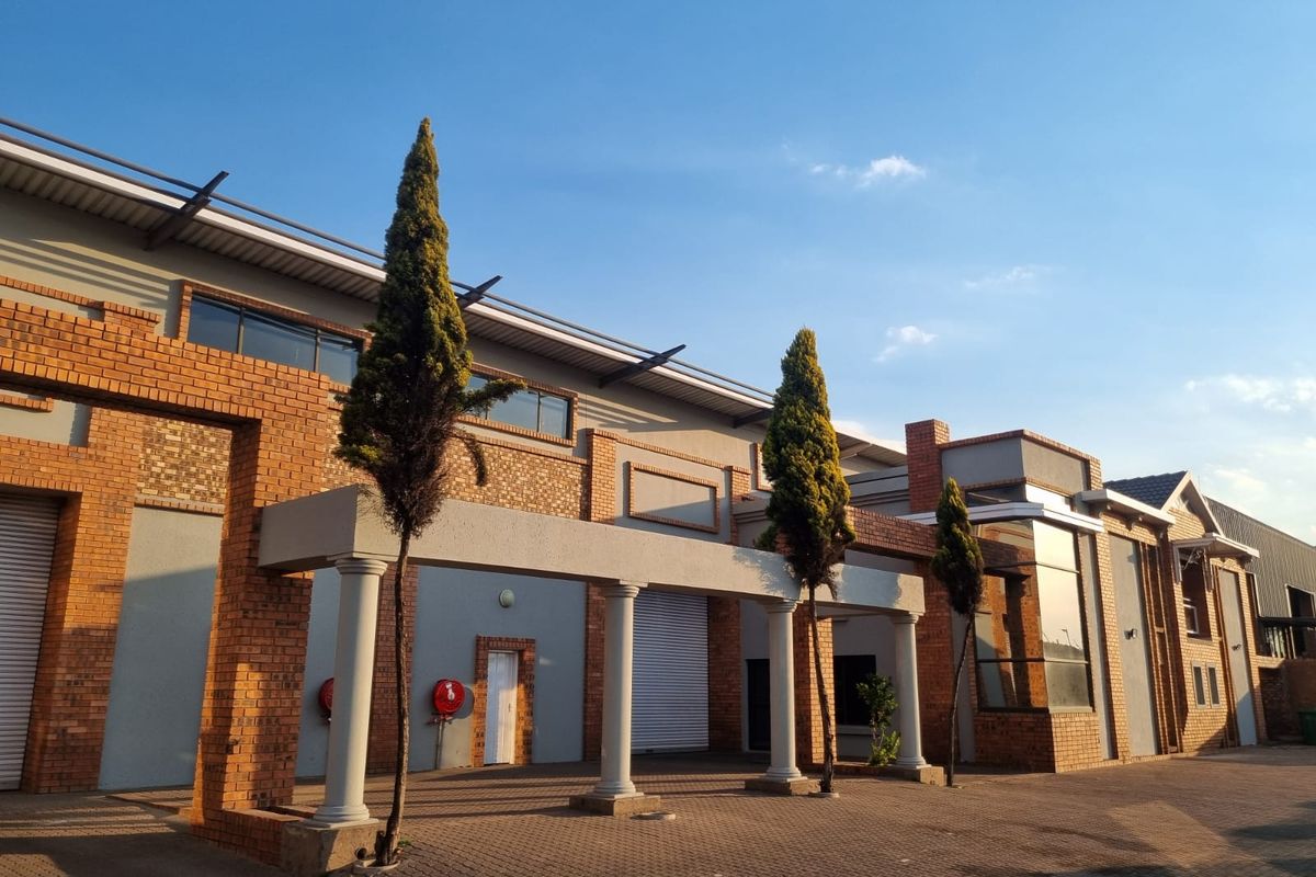 Industrial property in excellent condition with office space and workshop! - Photo 3