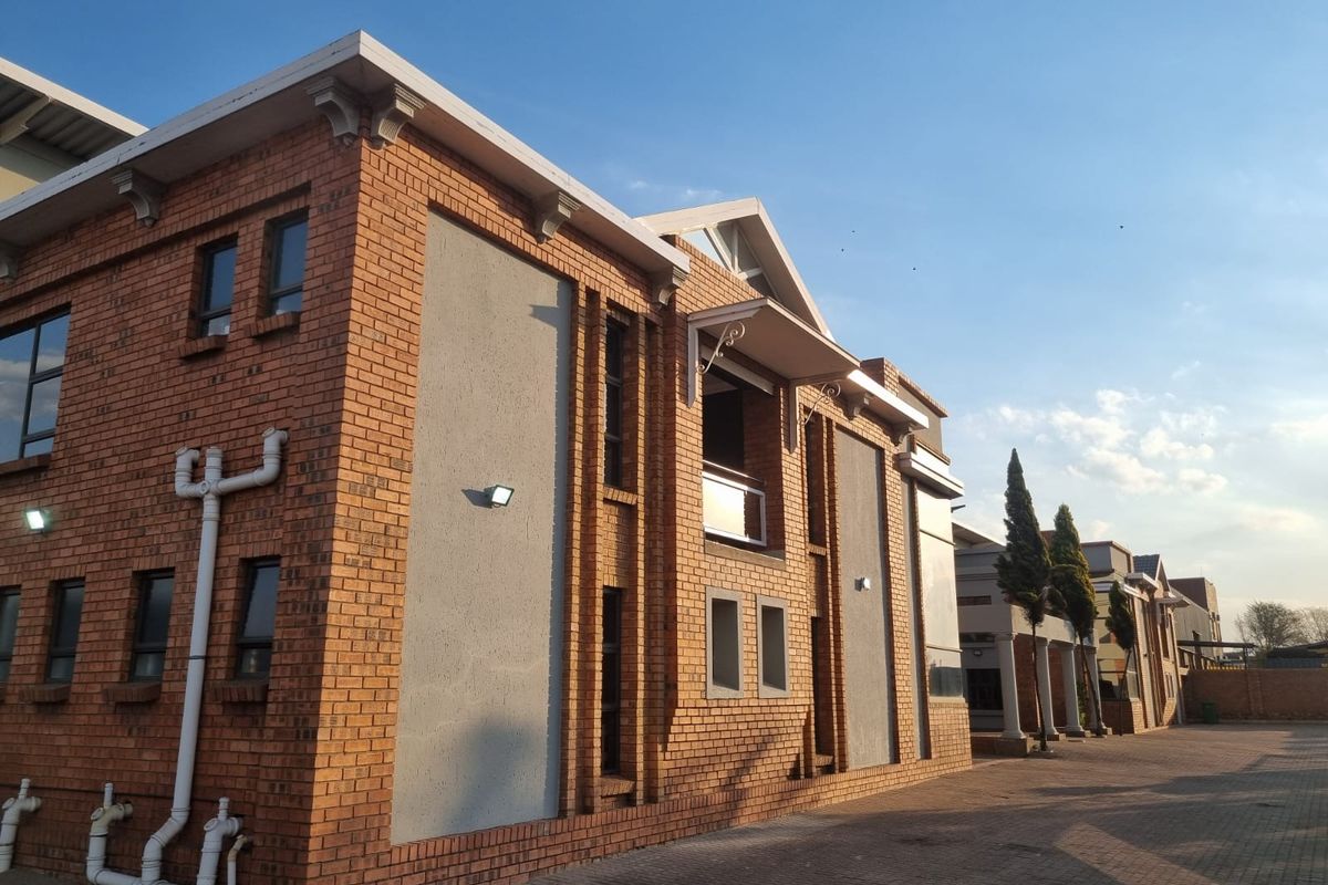 Industrial property in excellent condition with office space and workshop! - Photo 4