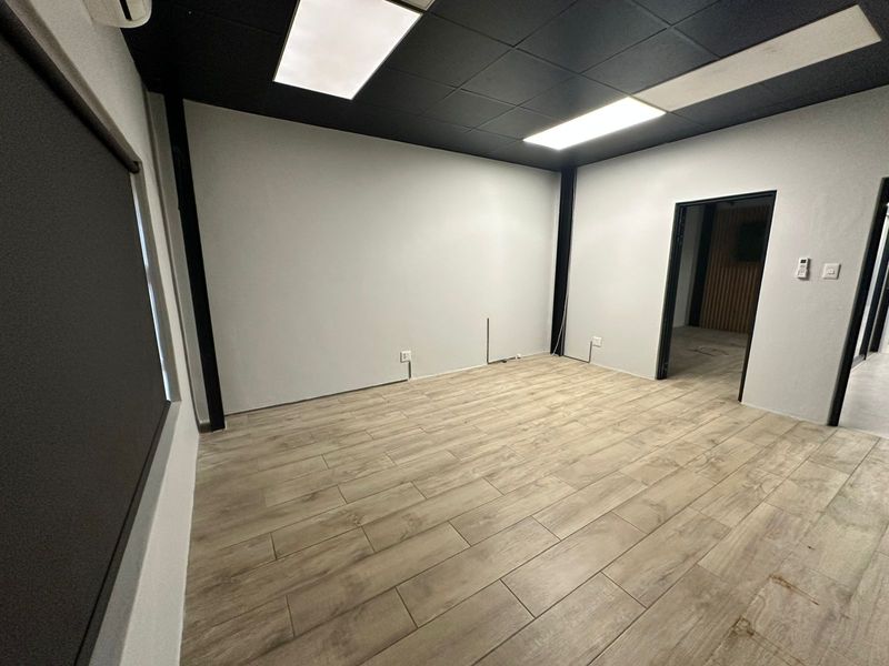 Office Space with Optional Warehouse Facilities – Industrial Area - Photo 10